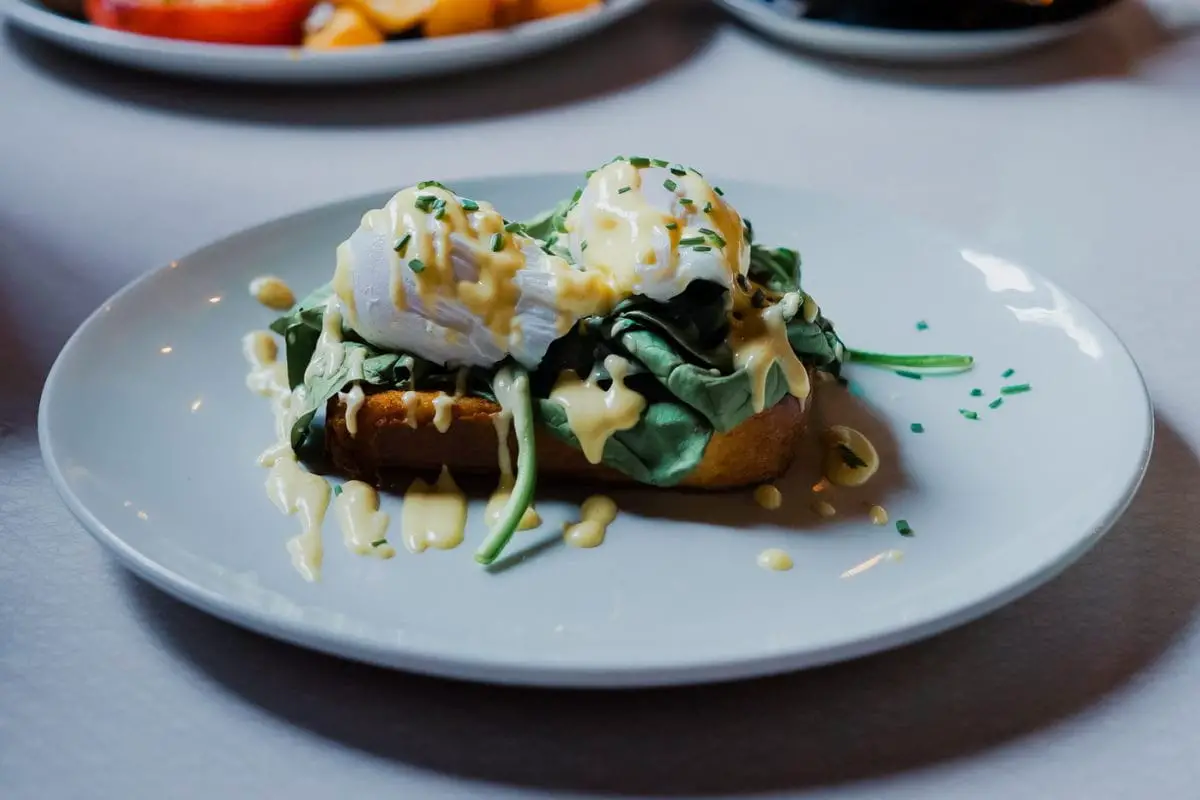Can You Eat Eggs With Braces - Poached Eggs On Toast