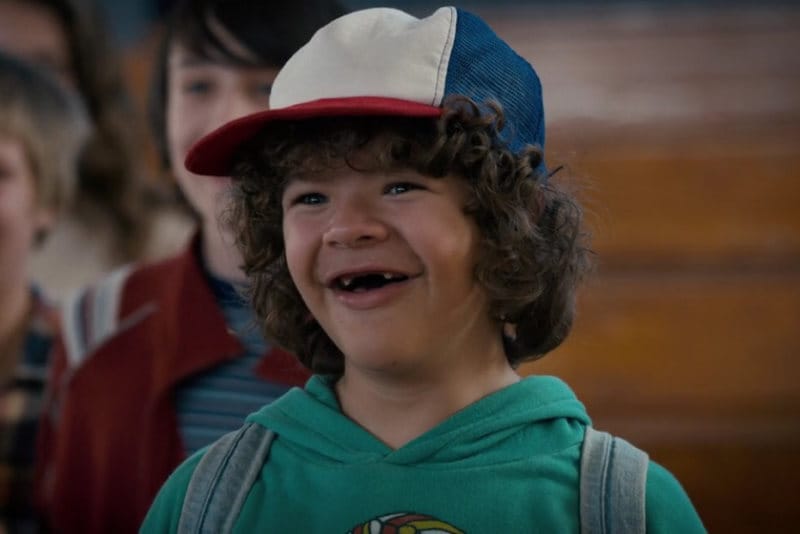 Dustin from Stranger Things teeth in Season 1